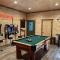 ERN840 - Splashin' Chalet - Brand New Cabin with Indoor Pool! Great Location! cabin - بيدجن فورج
