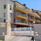 Dolphin View 203 - Sleeps 4