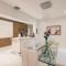 BnB Hyperion - Luxurious 5B Home w Pool & Lounge - ميامي