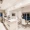 BnB Hyperion - Luxurious 5B Home w Pool & Lounge - ميامي