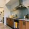 Quiet & Warm House Parking Sleeps 7, 19 mins from CHC airport
