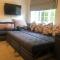 Entire guest suite with gated property - Broad Blunsdon