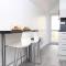 Modern Guesthouse, Fast Wi-Fi, Street Free Parking, Central, Fully Equipped