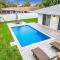 Luxe 6 Bed Heated Pool Villa I 5 min to Beach I BBQ - Форт-Лодердейл