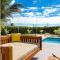 Oceanside 2 Bedroom Luxury Villa with Private Pool, 500ft from Long Bay Beach -V8 - 普罗维登西亚莱斯岛