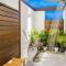 Oceanside 2 Bedroom Luxury Villa with Private Pool, 500ft from Long Bay Beach -V8 - 普罗维登西亚莱斯岛