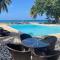 Hospitality Expert McCartney - Tour Pool Bar Beach - Montego Bay