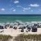 Walk to the beach, Studio, with Pool and FREE Parking - Hallandale Beach