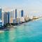 Walk to the beach, Studio, with Pool and FREE Parking - Hallandale Beach