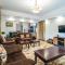 Luxury Oasis: 2 BR Haven in Prime suburb