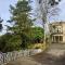 Pass the Keys Delightful Cottage Sydney Gardens private parking