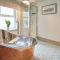 Host & Stay - Emerald Beach House