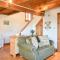 Cute Cottage Living by the Sea