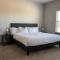 KING BEDS-Lg Apt-65 inch Roku-Walk to Food and Drinks - Fort Worth