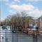 Large Central Apartment - free nearby parking