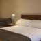 Stylish flat in central Tenby & free parking