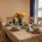 Stylish flat in central Tenby & free parking