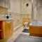 5 bedroom house - Pool table - Contractors - Crew