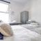Beautiful Spacious four bedroom house with parking for 2 cars, 5 minute walk to southend station