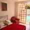 The PoolSide Pad- 5 mins from Airport & Beaches