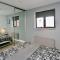 Neat City Apartment - Secure Parking - WiFi - Sleeps 4 - No Parties