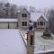 Luxury getaway in woods, Jacuzzi, Hot Tub, Pool