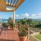 Hill Apartment No.6 - Stunning Coral Sea Views