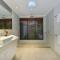 Cassowary Villa 1 - Short Walk to Beach and Town