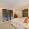 Cassowary Villa 2 - a short level walk to town