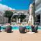 Lovely 2 Bedroom Family Apartment w/ Pool