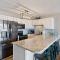 Beachy Lakefront Condo in the heart of Osage Beach - 欧塞奇比奇
