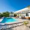 Beachside 2 Bedroom Villa with Pool and Resort Amenities - White Villas - v7 - 普罗维登西亚莱斯岛