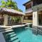 Cowrie House - Luxury 4 Bedroom Beachfront Home