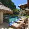 Cowrie House - Luxury 4 Bedroom Beachfront Home