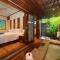 Cowrie House - Luxury 4 Bedroom Beachfront Home