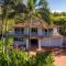 17 Solander Blvd - Beachside home sleeps 14 guests