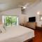 The Condo - A Spacious Villa Near Beach and Town