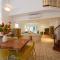 The Condo - A Spacious Villa Near Beach and Town
