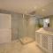The Condo - A Spacious Villa Near Beach and Town
