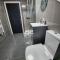 SuperValue Suite 7 - Fast WiFi, Hotel Linen, Keyless Entry, City only 10 Mins - BY PROPERTY PROMISE - Cardiff