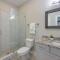 Luxury four-story Home with Rooftop views, 10min to Downtown! Sleeps 12! - ناشفيل
