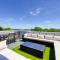 Luxury four-story Home with Rooftop views, 10min to Downtown! Sleeps 12! - ناشفيل