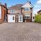 Birmingham Gem-Stylish 5 Bed house near NEC, BHX, HS2 - Huge Parking & Fast WiFi! - Kingshurst