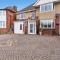 Birmingham Gem-Stylish 5 Bed house near NEC, BHX, HS2 - Huge Parking & Fast WiFi! - Kingshurst