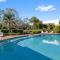 Beachside 3-Bed with Pool, BBQ, Gym & Tennis Court - Marcoola