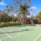 Beachside 3-Bed with Pool, BBQ, Gym & Tennis Court - Marcoola