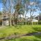 Beachside 3-Bed with Pool, BBQ, Gym & Tennis Court - Marcoola