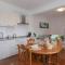 Rooftop View Escape - 1 Minute to Center and Fast Wi-Fi - Special Low Season Price for May and June