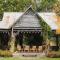 Hilltop Hideaway - Serene Farmhouse & Hot Tub Haven - Колумбия