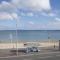 Bay Retreat - Esplanade sea views parking